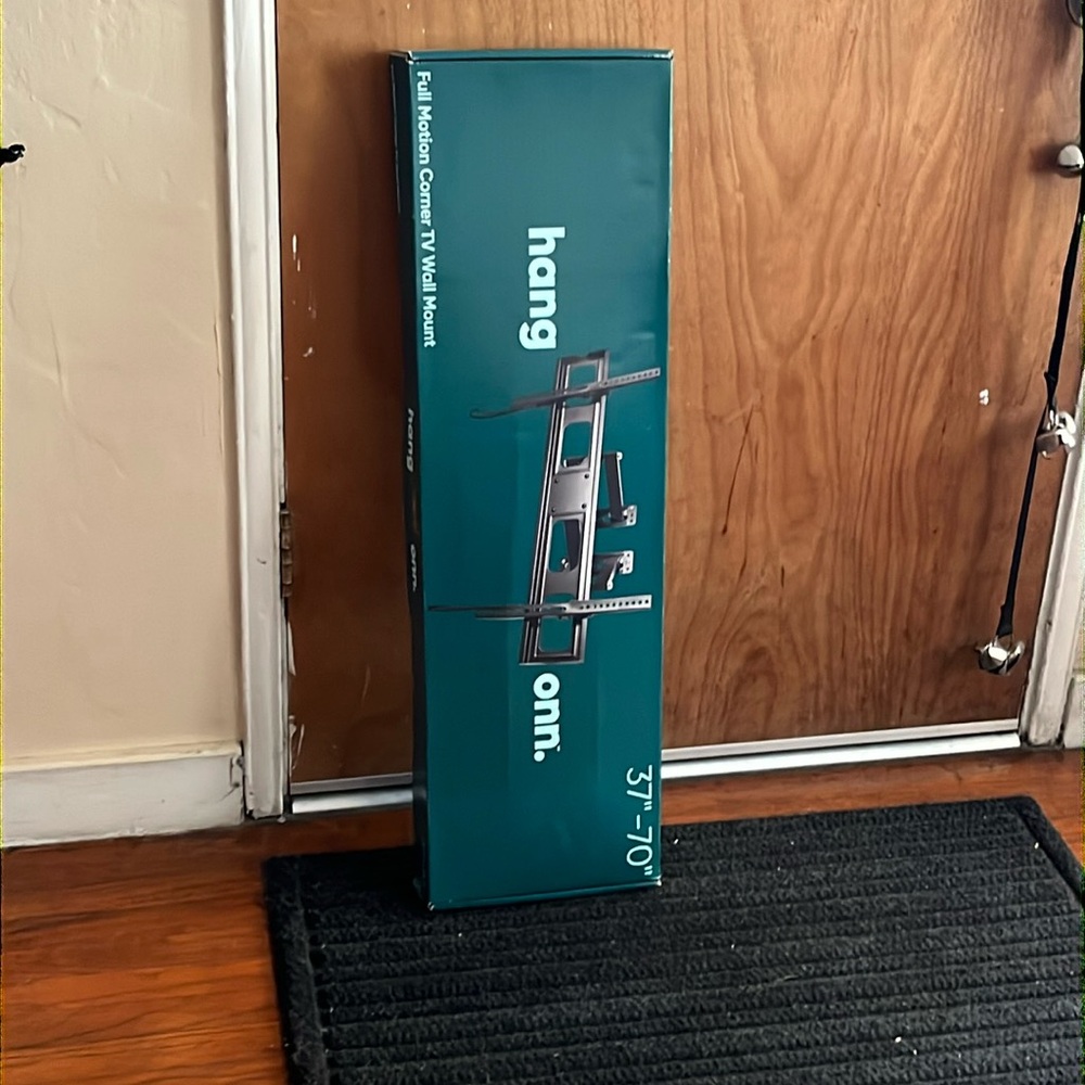 Hang on Full Motion Corner TV Wall Mount